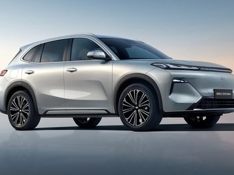 Объявлены комплектации гибридного кроссовера Geely EX5 EM-i в РФ