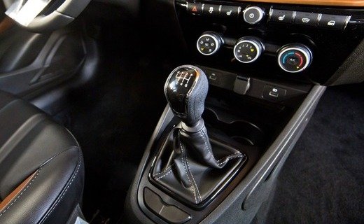 АвтоВАЗ приступил к серийному производству автомобиле Lada Vesta с 6-ступенчатой механической коробкой передач