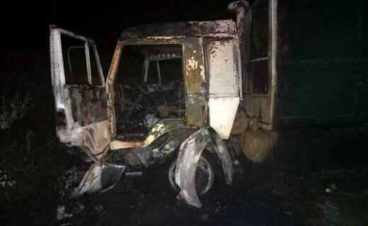 Под Усть-Лабинском 14 июля в ДТП сгорели два Lada Priora и КамАЗ, водитель легковушки погиб