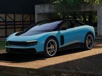 Компания Ferrari представила первый в своей истории полностью электрический автомобиль - это 1050-сильный Ferrari Luce