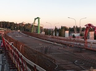 На обходе Адлера началось бетонирование пролетов эстакад через Кудепсту
