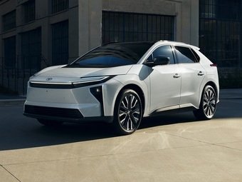 Toyota представила электрический кроссовер bZ