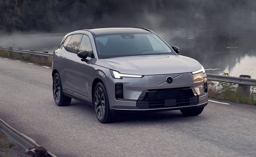Компания Volvo вернула в свою линейку модель XC70 - гибридный кроссовер, который пока доступен только покупателям в Китае