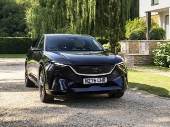 В Европе раскрыли стоимость нового электрического кроссовера Mazda CX-6e