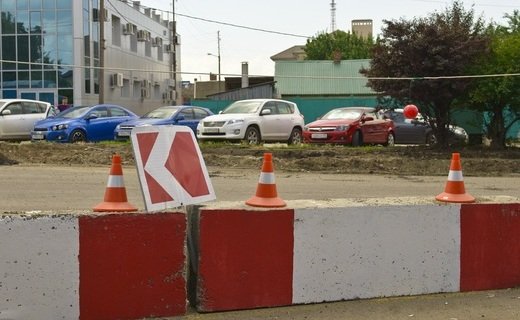 В Краснодаре продолжается работа по демонтажу незаконно установленных препятствий и заграждений, препятствующих проезду