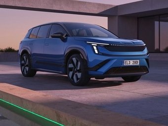 Официально представлен новый семиместный электрокроссовер Skoda Peaq
