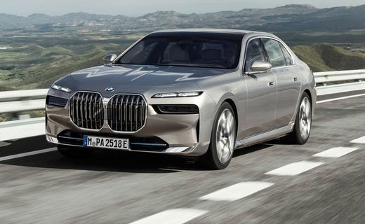 Глава BMW Оливер Ципсе заявил, что в следующем году выйдет бронированная версия электрического седана BMW i7