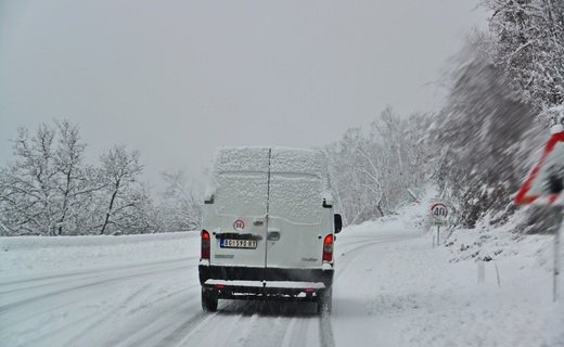 ГИБДД  Ростовской области объявила, что в связи со снегопадом затруднено движение транспорта на участке трассы М-4 "Дон"