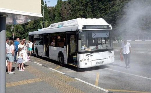 В Адлерском районе Сочи на ходу загорелся автобус с пассажирами