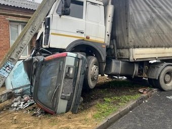 Водитель Toyota погиб в ДТП с грузовиком в Краснодаре