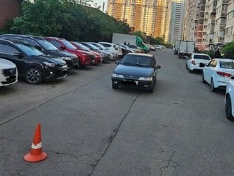 Несовершеннолетняя девочка попала под колеса иномарки в Краснодаре