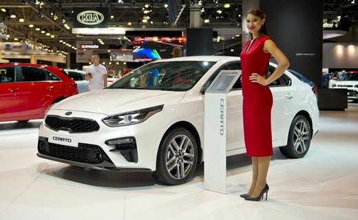Эксперты выяснили, что в 2021 году на российском авторынке самыми популярными стали автомобили белого цвета