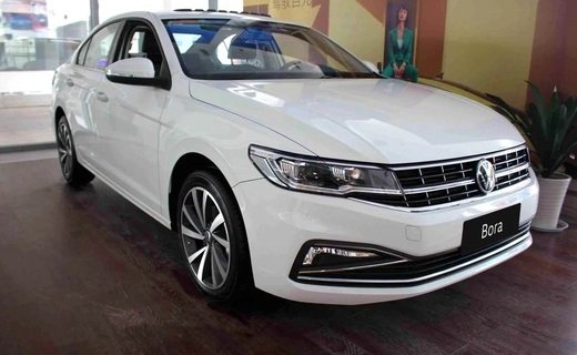 Один из московских дилеров Volkswagen объявил о старте продаж в РФ собранных в Китае седанов Bora