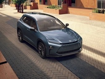 Компания Toyota расширила семейство Crown - в США был представлен кроссовер Crown Signia