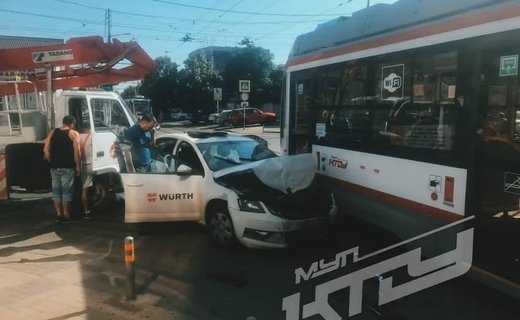 Тройное ДТП произошло на перекрёстке улиц Садовая и Северная в краевой столице