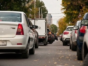 Количество легковых автомобилей в России достигло почти 53 миллионов