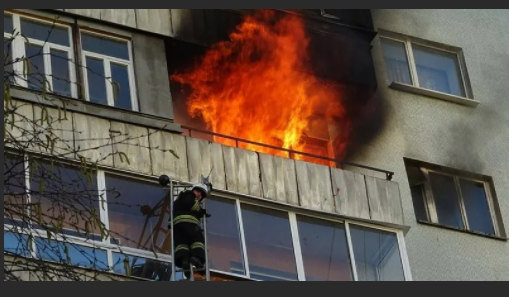 В Джанкойском посёлке Вольное загорелся многоквартирный дом