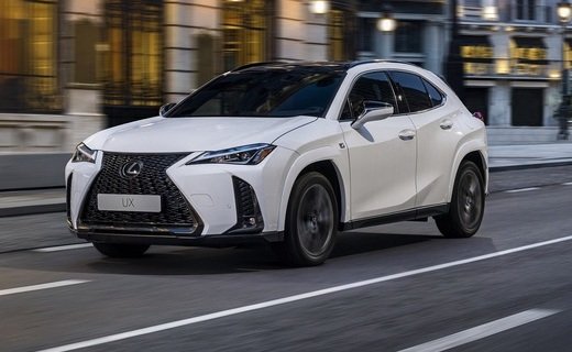 Компания Lexus обновила свой самый маленький кроссовер - UX, который получил более мощную силовую установку