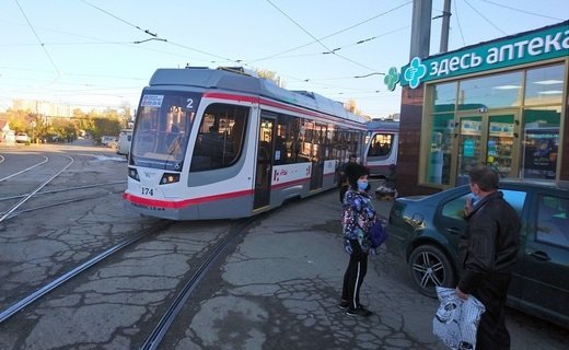 В Краснодаре движение трамваев было парализовано на трамвайном узле на Московской и Островского из-за сошедшего с рельсов вагона
