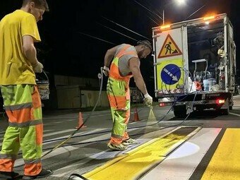 В Краснодаре к 1 сентября обновляют дорожную разметку возле школ