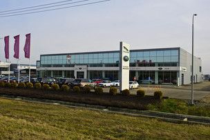 Дилерский центр JAGUAR и LAND ROVER.