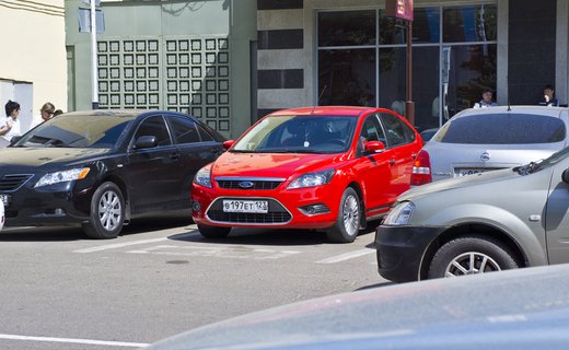Стало известно, сколько «серых» автомобилей продают в России в месяц
