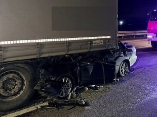 В Краснодаре погиб водитель залетевшей под большегруз Toyota