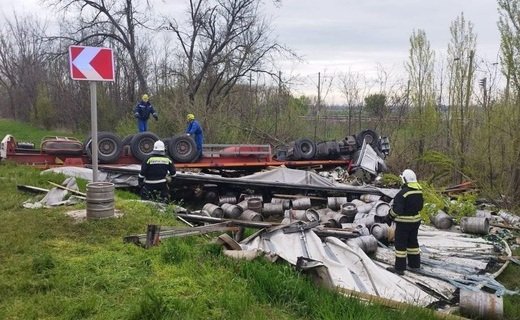 Смертельное ДТП произошло утром 19 апреля на 27 км автодороги "Краснодар - Ейск", столкнулись MAN и Volkswagen