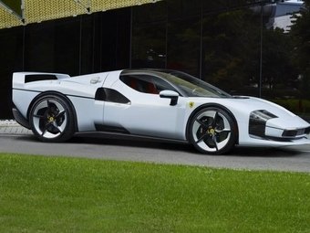 Компания Ferrari представила уникальный суперкар SC40, который был построен по заказу в единственном экземпляре