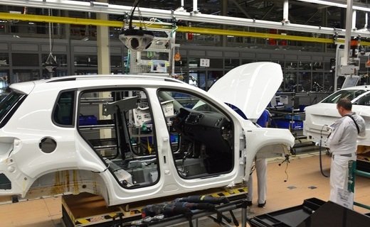 Управляющий "ААА Моторс" Жирнов заявил, что многие эксперты прогнозируют длительный кризис на автомобильном рынке России