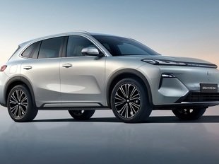 Объявлены комплектации гибридного кроссовера Geely EX5 EM-i в РФ