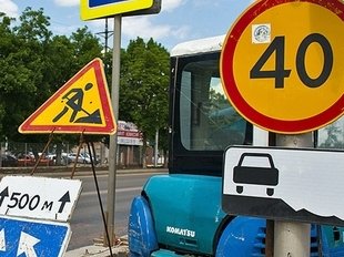 На территории России запретят рекламу на дорожных знаках
