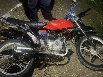 В Краснодаре несовершеннолетний мопедист при ДТП сломал позвоночник