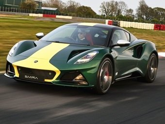 Спецверсию Lotus Emira посвятили чемпиону "Формулы 1" Джиму Кларку