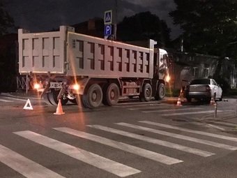 В Краснодаре три человека пострадали в ДТП с грузовиком