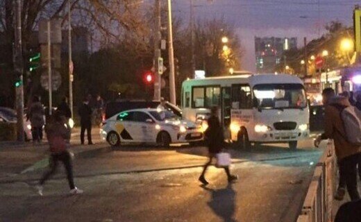 Авария произошла сегодня вечером в краевом центре на перекрёстке улиц Московской и Солнечной