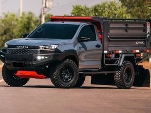 Toyota Hilux превратили в самосвал