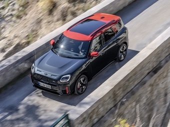 Компания MINI представила третье поколение универсала MINI John Cooper Works Countryman