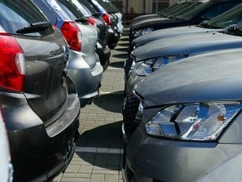 АЕБ: Продажи новых автомобилей в РФ в апреле 2025 года упали на 26 процентов