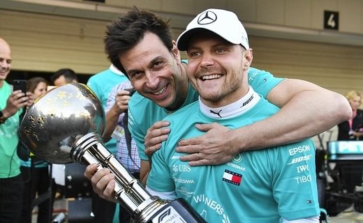 Ferrari выигрывает квалификацию, а Mercedes - гонку и чемпионат