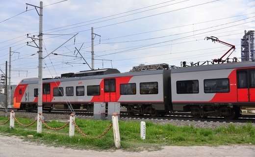 Один из дополнительных поездов будет отправляться с Главного ж/д вокзала, а второй - с Пригородного