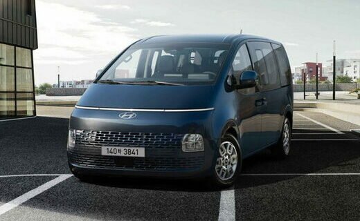 Компания Hyundai представила в Южной Корее новую версию минивэна Staria - гибридный вариант