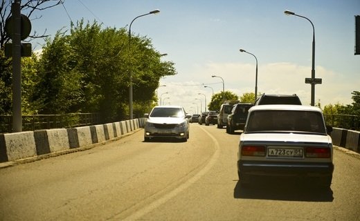 Медикаменты, воду в бутылках и зажигалки в жаркую погоду не стоит оставлять в салоне автомобиля