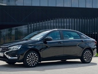 LADA Aura стала официальным автомобилем международного турнира по паделу «Москва 2026»