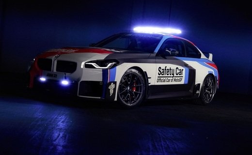 Компания BMW представила автомобиль безопасности на базе купе M2 для своего юбилейного сезона в чемпионате MotoGP