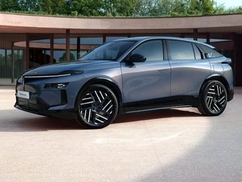 Представлен новый компактный кроссовер Lancia Gamma