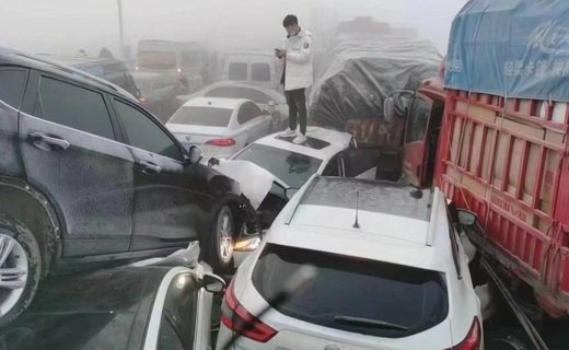Сильный туман стал причиной столкновения в Китае более 200 автомобилей, погиб минимум один человек