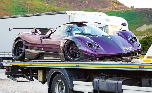 Суперкар Pagani Zonda 760 LH, ранее принадлежавший чемпиону "Формулы 1" Льюису Хэмилтону, серьёзно разбили в ДТП в Уэльсе