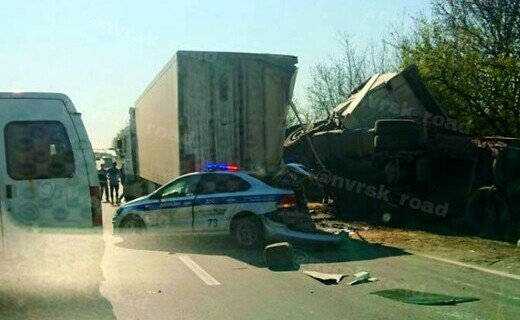 ДТП с участием полицейского автомобиля произошло на трассе "Новороссийск - Керчь" утром 24 апреля.