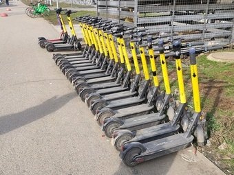 Автолюбители Кубани признались, что не любят самокатчиков